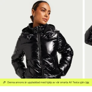 glansig puffer jacka - skit snygg trendig puffer jacka från nelly i glansigt typ som är slutsåld och har en fin passform och är jätte bekväm och varm💗originalpris 800