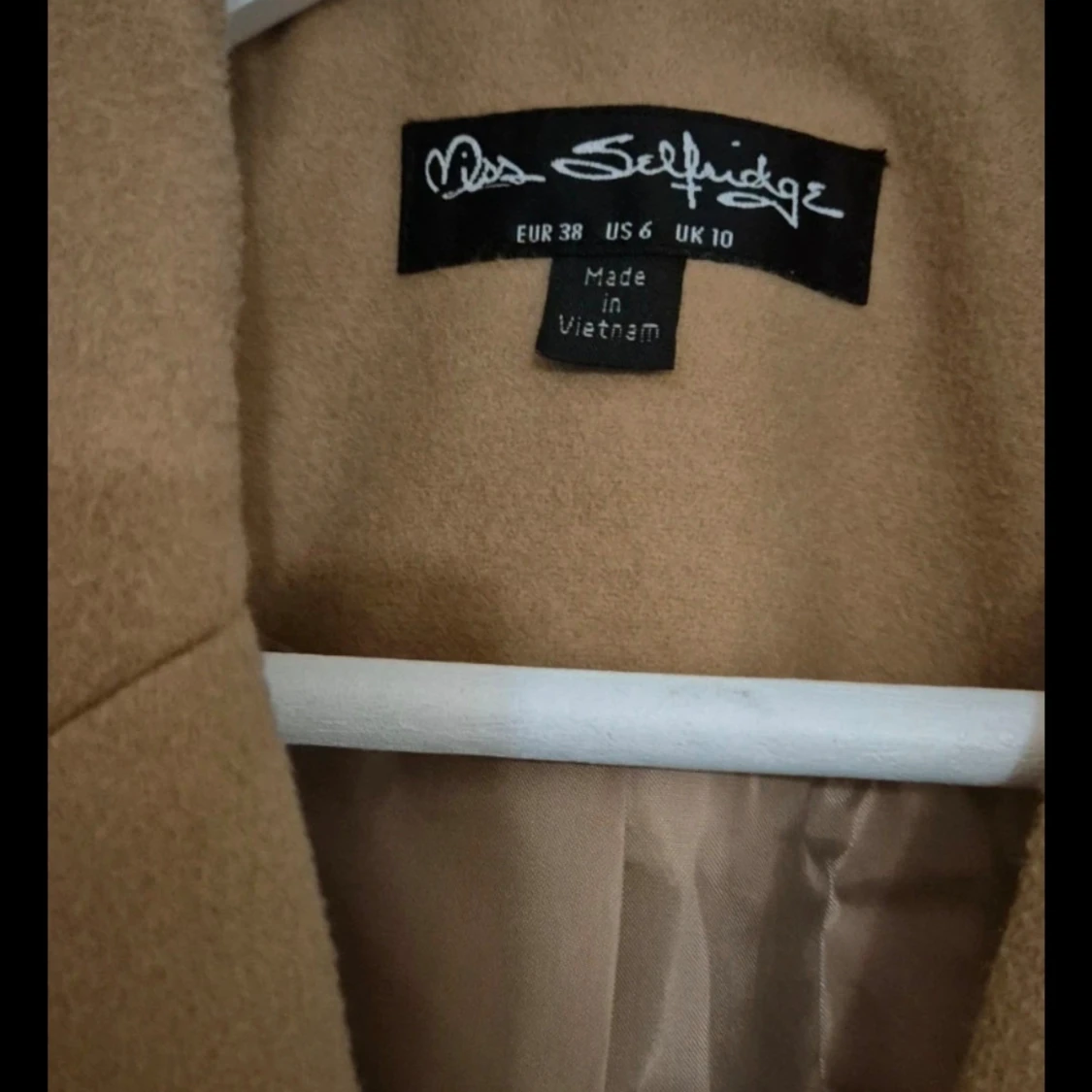 Beige kappa från Miss Selfridge - 91