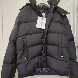 Moncler jacka - Skick 10/10 priset kan diskuteras