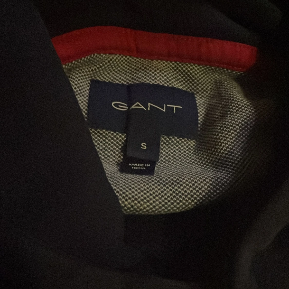 Mörkblå hoodie från GANT - 90