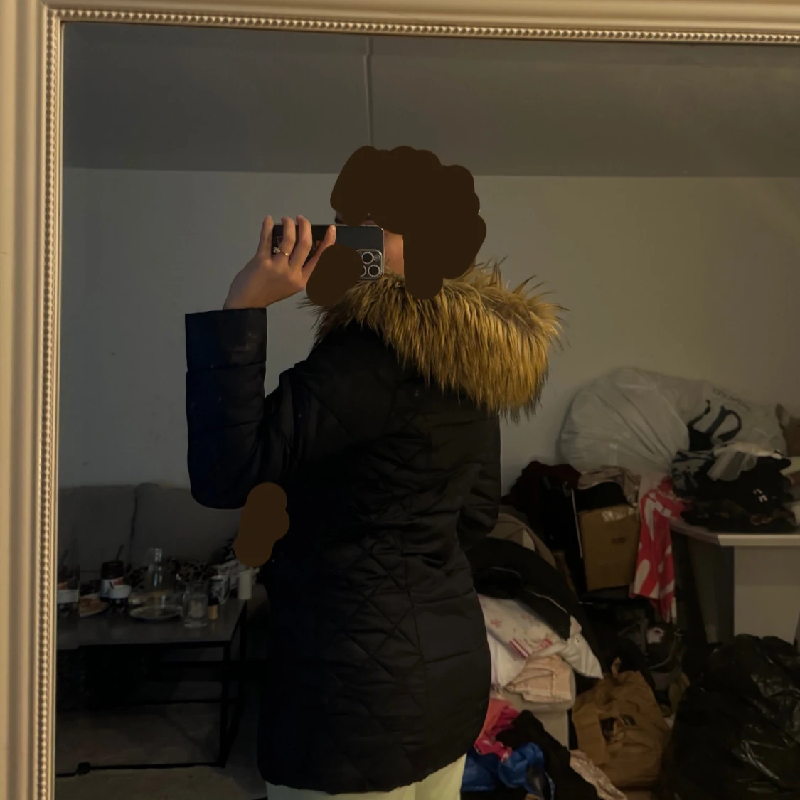 Svart vinterjacka med pälskrage - 91