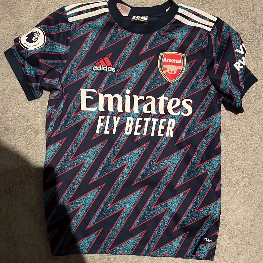 Säljer en arsenal tröja i bra skick.. T-shirts.