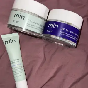 Säljer tre fantastiska hudvårdsprodukter från min. Inkluderar en 24h Moisturizing Day Cream med macadamiaolja, en 24h Revitalizing Night Cream med bioaktiv rapsolja, och en Nourishing Eye Cream med naturliga oljor. Perfekt för att hålla huden återfuktad och fräsch dygnet runt!