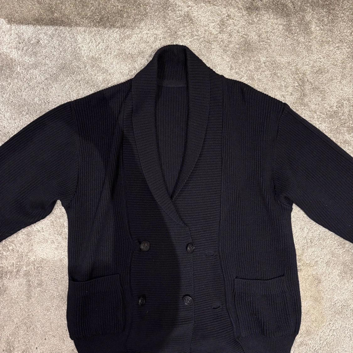 Mörkblå ribbad kofta