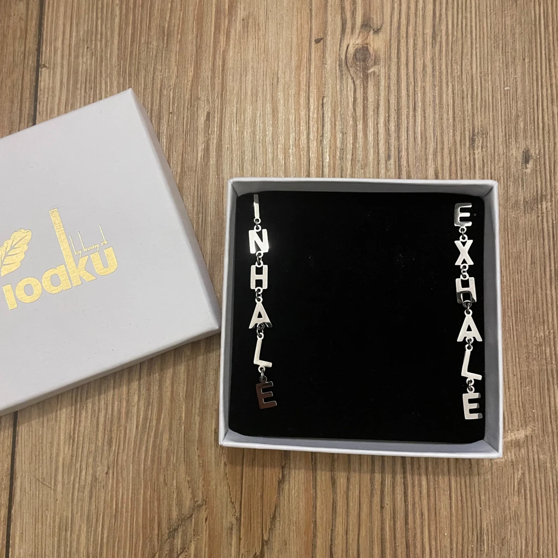 Silverfärgade örhängen från Ioaku - 90