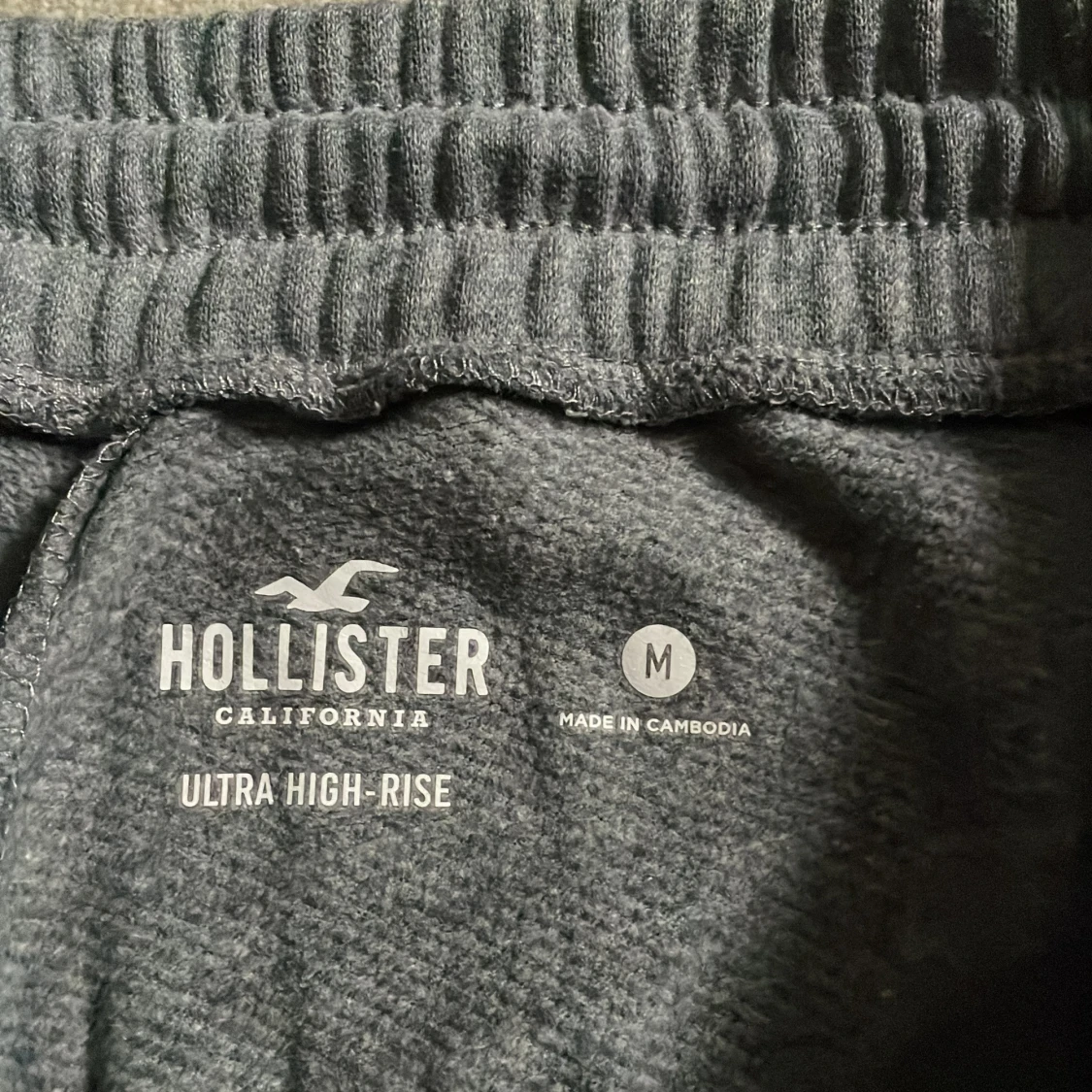 Grå mjukisbyxor från Hollister - 91
