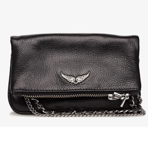 Zadig & Voltaire väska - väska från Zadig voltaire i super fint skick, säljer då den inte kommer till användning, skriv för mer bilder💞pris kan 100% diskuteras köpt av någon annan här på plick men den är äkta de står i o sånt där 