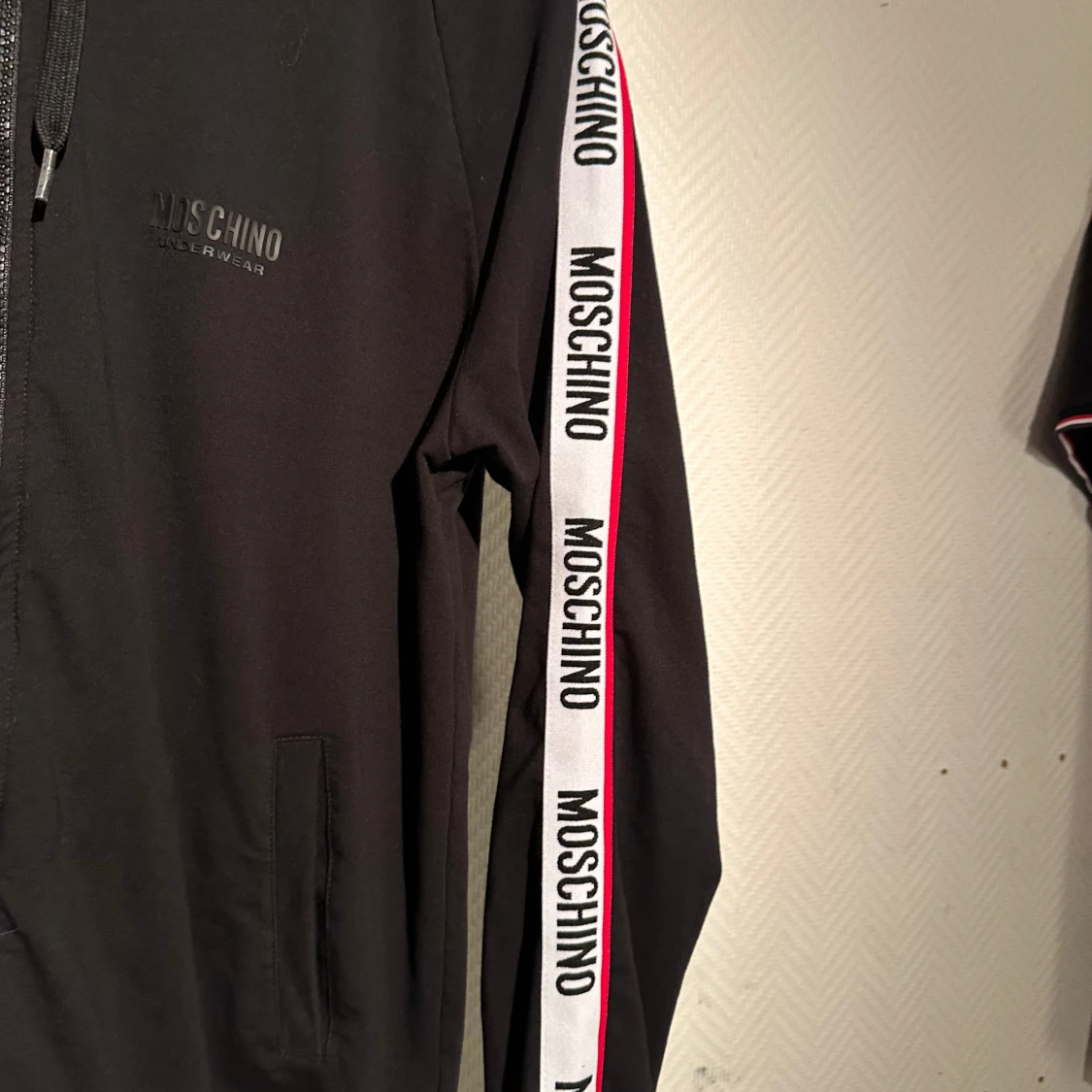 Svart hoodie från Moschino - 90