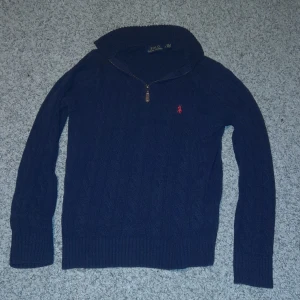  Ralph Lauren halfzip  - Funderar på att sälja en raffe halvzip. Passar 170 cm och är i ok skick