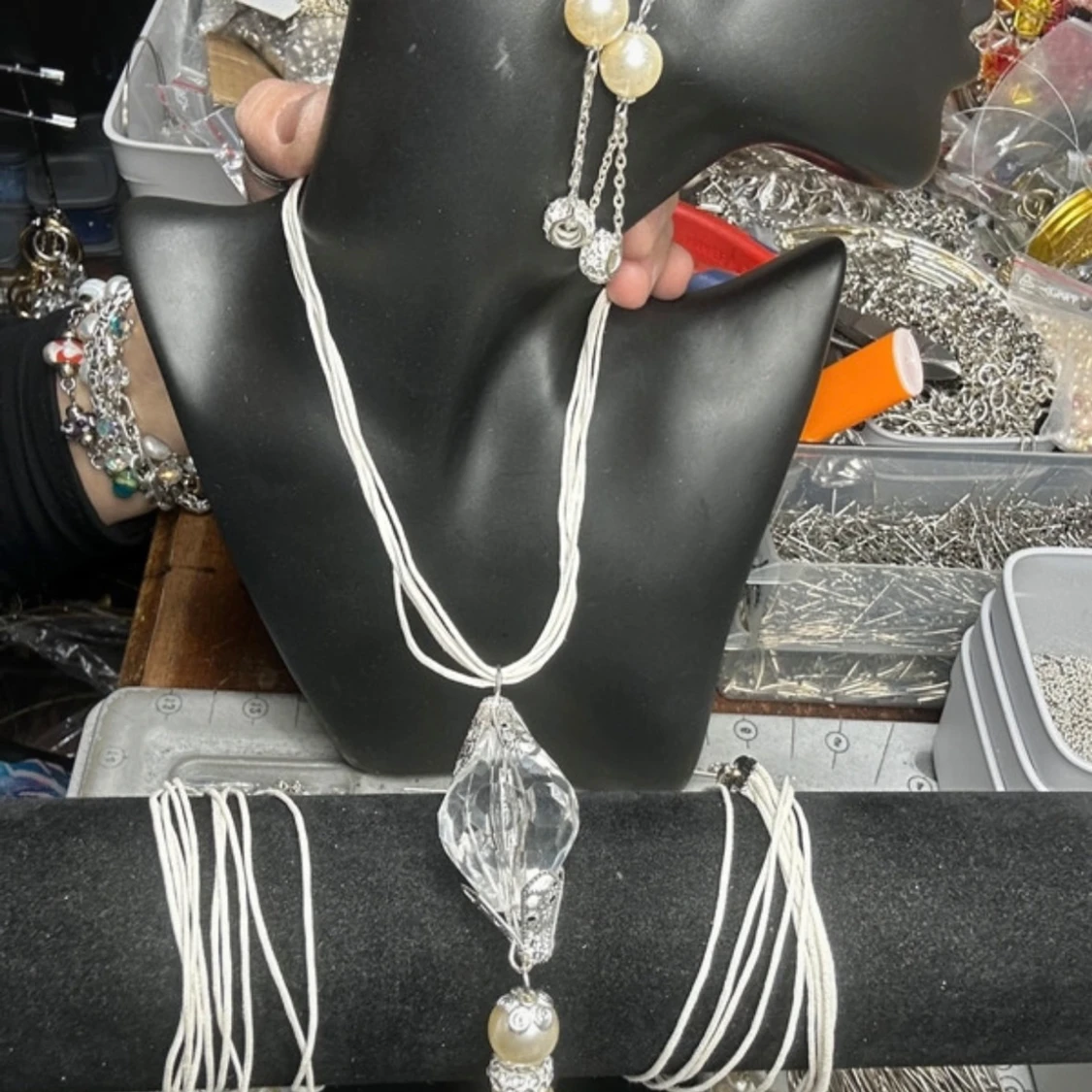 Elegant set med halsband och örhängen i silver - 92