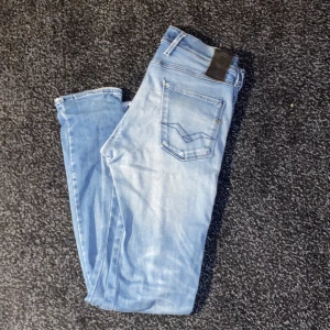Replay jeans  - Ett par fräscha Replay Jeans skick:7/10 hör av dig via frågor eller funderingar💯