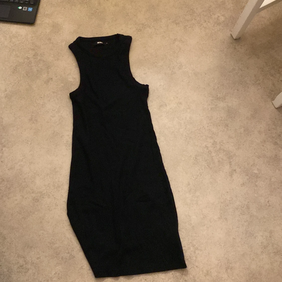 Svart ärmlös klänning från Bik Bok