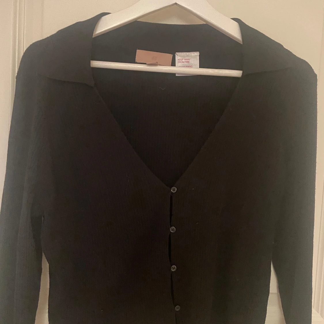 Ribbad svart tröja  - 90