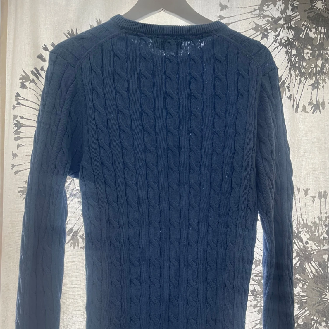 Blå kabelstickad tröja från Morris - 93