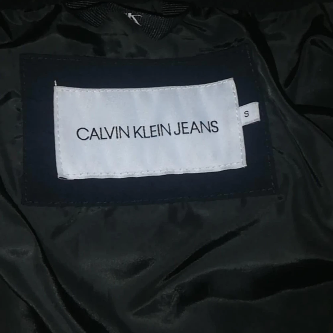 Svart och vit pufferjacka från Calvin Klein - 91