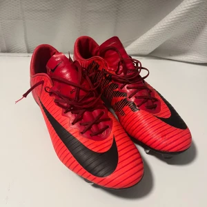 Nike Mercurial Skruvdobb EU41 - Nike Mercurial i bra skick, nästintill inga slitningar 