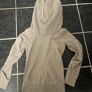 beige hoodie - Jättebekväm hoodie från volcom, pris går att diskuteras