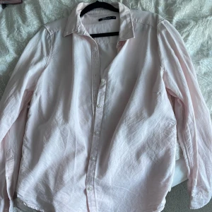 Rosa shorts - Rosa shorta från Gina tricot! Storlek 42 men passar s skulle jag säga.