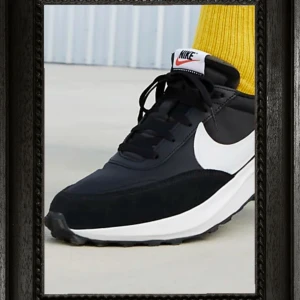 Nike Waffle Debut  - Helt nya oanvända Nike Waffle Debut skor. Storlek 40.5 . Pris 399