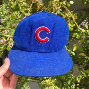 Blå baseballkeps  - Keps från Chicago Cubs. Knappt använd!