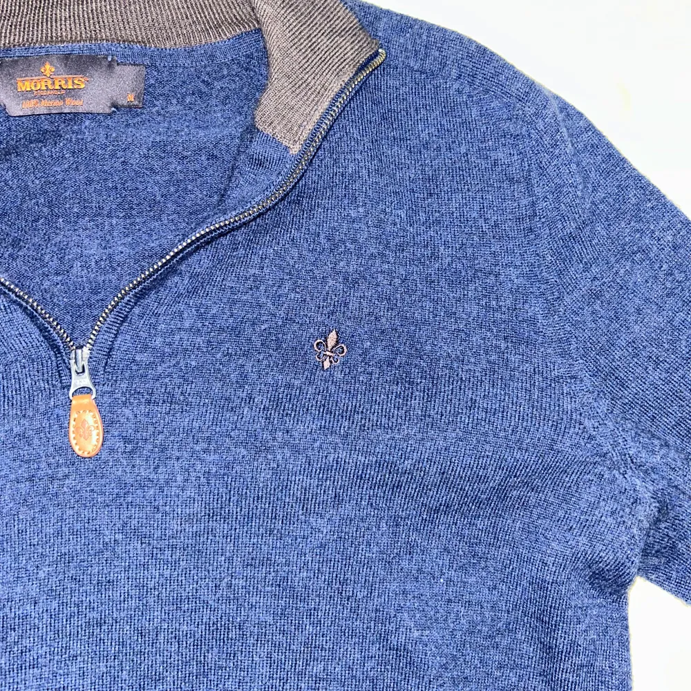 Säljer en snygg Morris Halfzip då den är för liten! Skicket är 9/10, få tecken på användning 🤩Storlek M men den har krympt i tvätten så passar XS-S. Perfekt passform, sitter bra på dig som är runt 160-165. Pris diskuteras. . Neuletakit & Villapaidat.