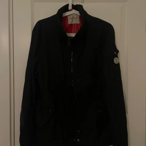 Moncler jacka  - Vill få bort den snabbt storlek S  