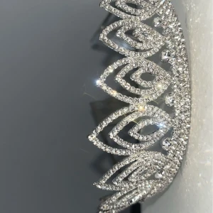 glittrig krona - Använd en gång till mitt bröllop. Ursprungspris 800 kr