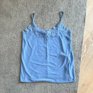 Fint Linne - Den är från NewYorker och har en super fin blå nyans, Stl XS men passar större storlekar som, S