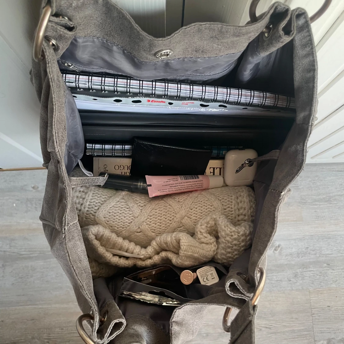 Grå axelväska - 90