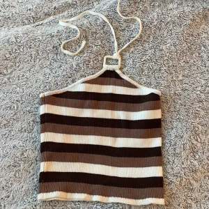 Topp - Lite annorlunda, men otroligt fin topp från hm som inte kommer till användning.  I storlek xxs och i fint skick ⭐️