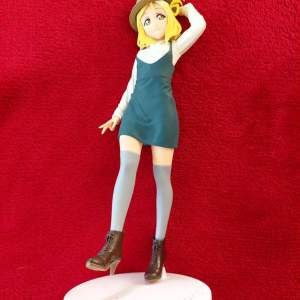 Fin Mari Ohara animé figur🫶🏻Finns någon fläck och märken men inget som syns jättetydligt🫠Köp gärna direkt,behöver pengar!