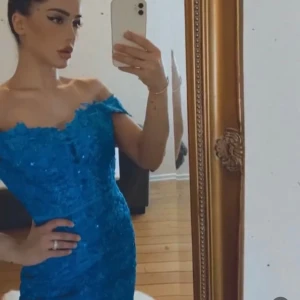 Klänning xs - I nyskick, strl 6/xs. Tjockare material, knälång. 