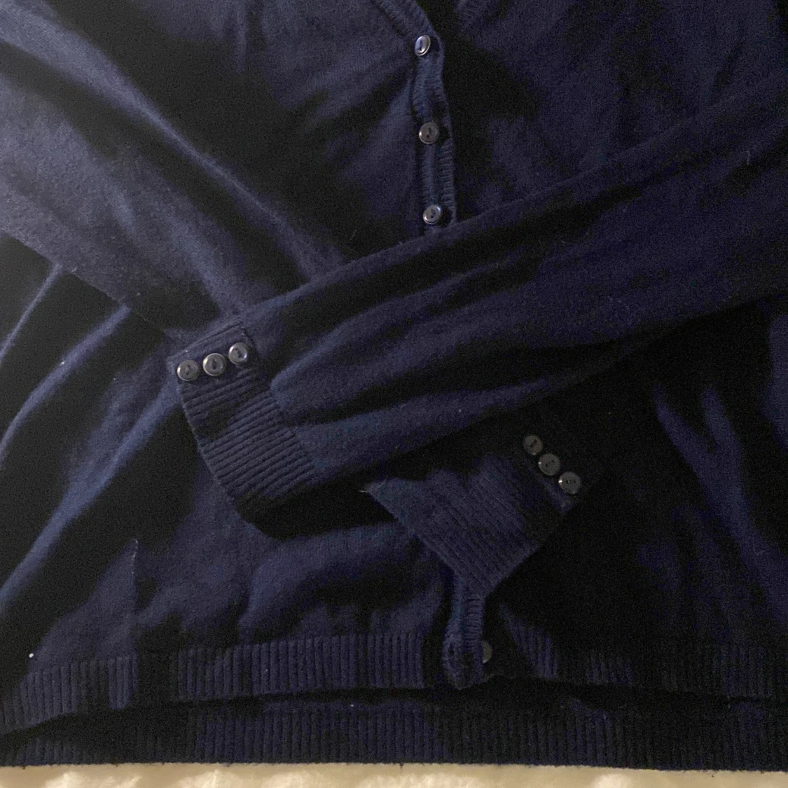 Blå stickad knapptröja - 90