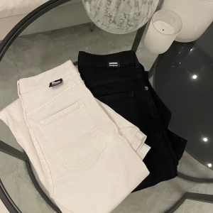 Bootcut jeans - Svarta och vita bootcut jeans från Dr.denim. Går att köpa separat✨