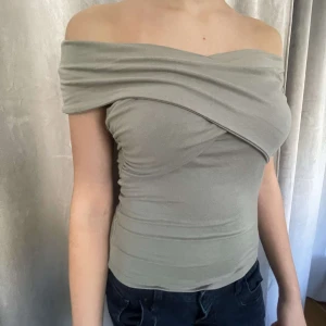 Fin sommartorp från Gina - Säljer denna as snygga toppen från Gina då den ej kommer t användning, endast testad och i fint skick! 