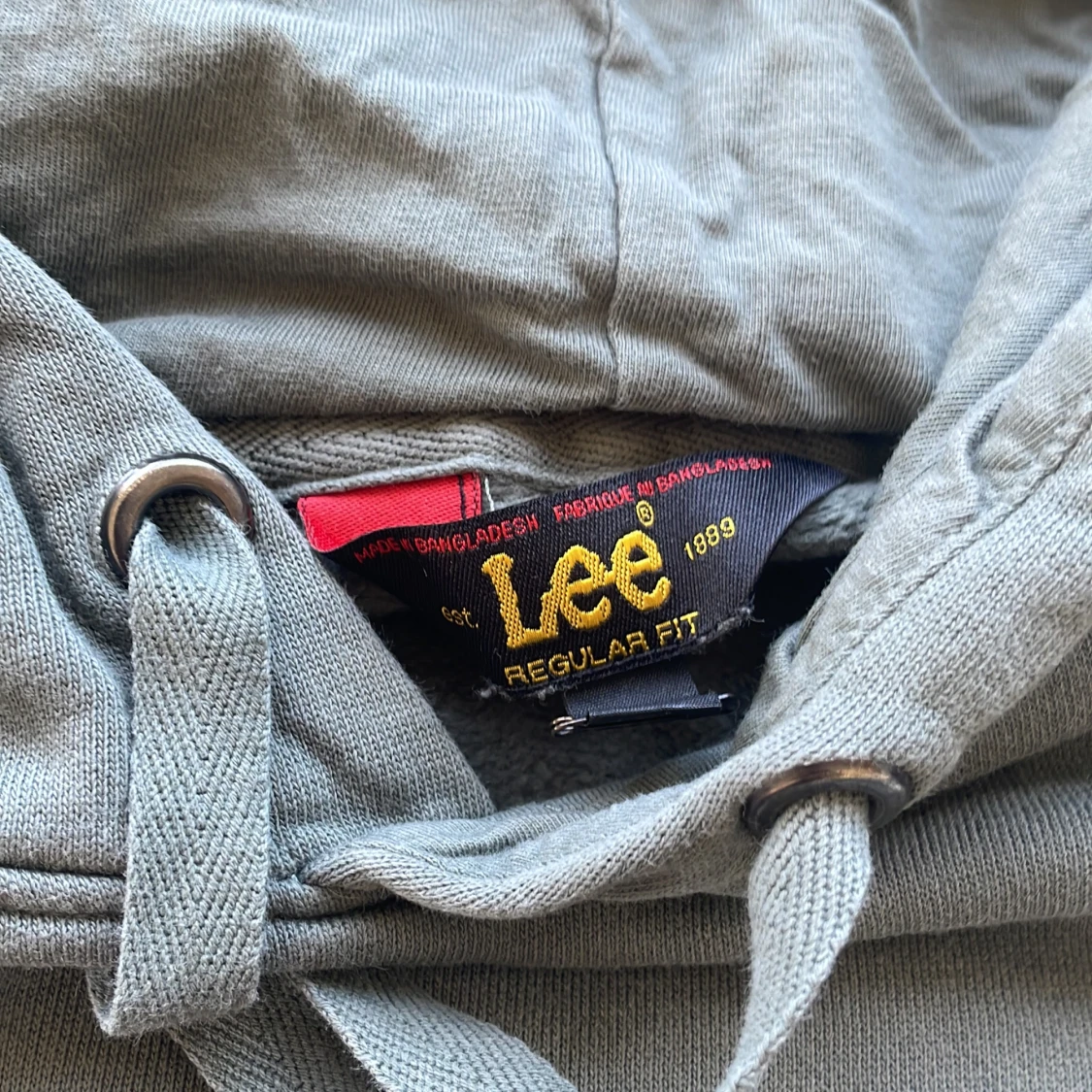 Grå hoodie från Lee - 90