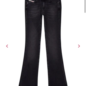 Eftertraktade Disel jeans - Säljer dessa helt nya Diesel Bootcut jeans. De är aldrig använda. Säljer pga av att de är nu för små.  Kan tänka mig att sänka priset 
