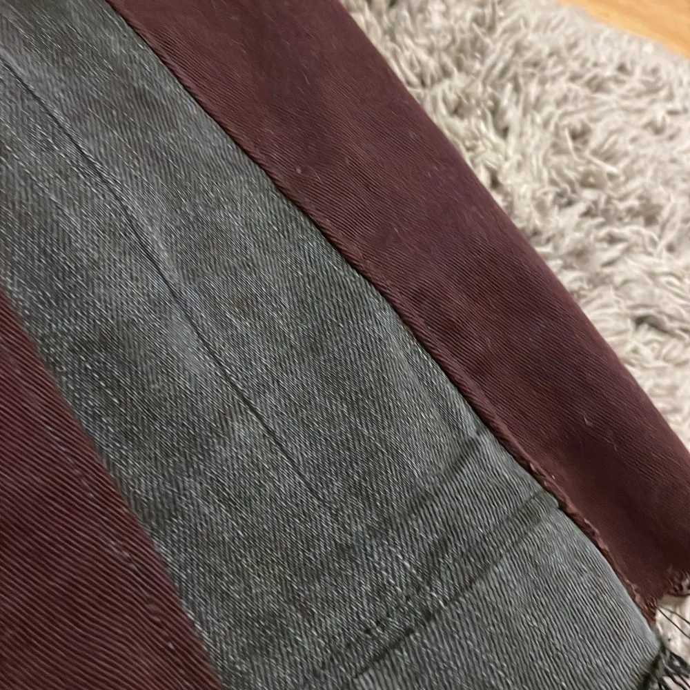 SĂ€ljer dessa super fina vinröda bootcut jeansâ€ïž frĂ„n början skinny men omsydda till bootcut se bild 2đ köpta secondhand och sĂ€ljs inte lĂ€ngređ . Farkut & Housut.