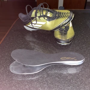 Messi adidas f50 - Väldigt bra skick Kommer rengöra mer om ni frågar om fler bilder