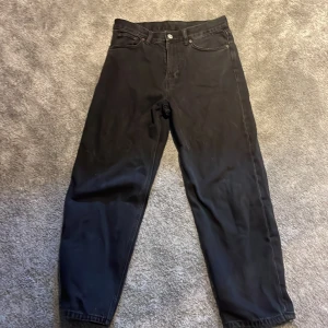 Weekday Jeans - Säljer mina Weekday Galaxy Loose Straight Jeans i storlek W27 L30. Köpta för ungefär ett år sen, knappt använda. 10/10 skick.