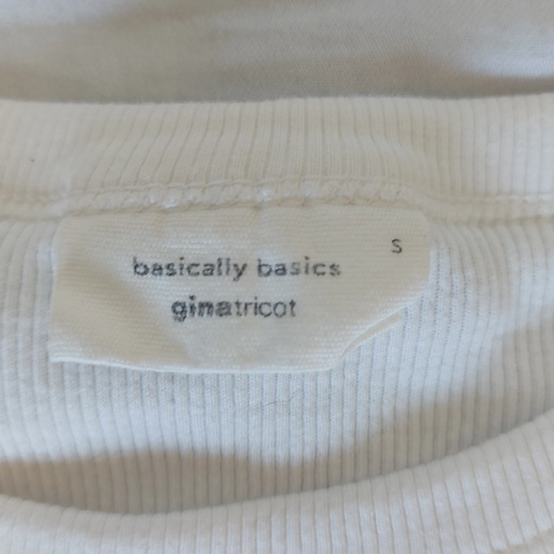 Vit långärmad tröja från Gina Tricot - 91