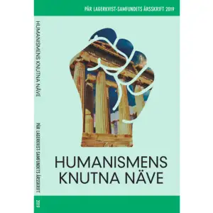 ”Västerlandet har gett upphov till ett frihetsbegrepp av annan art och innebörd än någon annanstans skapats. Det har hävdat och på olika områden dragit en utomordentlig fördel av sådant som tankefrihet, forskningsfrihet, den fria personlighetens rätt till ohämmad utveckling. Hela vår kultur är avhängig av detta. Alltså är friheten i dess olika former något som bör skymfas, misstänkliggöras och undertryckas!”  ”Västerlandets människa har med sin fria utblick skapat internationalismens stora idé, en idé som är oundgänglig för den vidare utvecklingen, som den minsta eftertanke säger oss är framtidens och som vi måste acceptera – alltså är inter-nationalismen lyst i bann av reaktionens raserande hunner. Och efterträdd av en barbarisk nationalism.”  De båda citaten ovan är hämtade från Pär Lagerkvists bok Den knutna näven, utgiven 1934. Det var en strids-skrift mot nazismen och ett försvar för humanism, individualism och demokrati. Pär Lagerkvist-samfundets årsskrift 2019 rymmer utdrag ur Den knutna näven och flera artiklar om skriften, men också artiklar om Lagerkvists sista roman, Mariamne.    Format Häftad   Omfång 146 sidor   Språk Svenska   Förlag Trolltrumma AB   Utgivningsdatum 2019-09-19   ISBN 9789198392999  