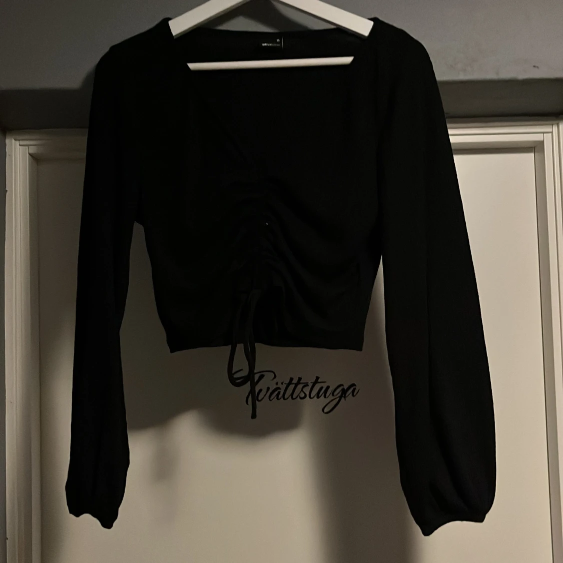 Svart ribbad topp från Gina Tricot