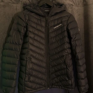 Peak Performance jacka - Peak Performance jacka i mycket bra skick. Inköpt i början på året, använd två gånger