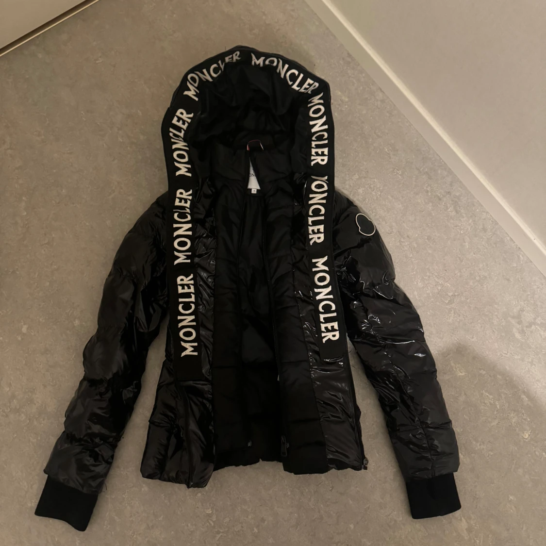 Svart dunjacka från Moncler - 90