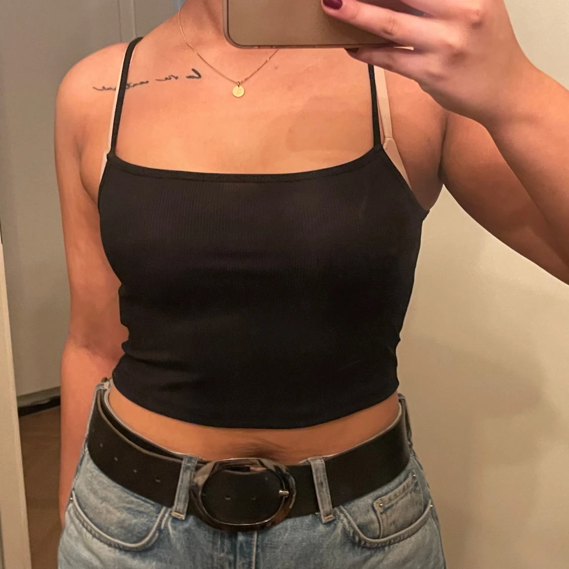 Svart ribbad linnetopp