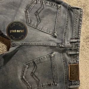 Replay Grover - Ännu ett par unika Replay jeans i en sjukt härlig färg | jeansen är i grymt skick, inga defekter 9,5/10 | size 30 som sitter alldeles för litet på mig så skulle rekommendera till dig som vanligtvis har W30, jag är 181cm 70kg | nypris 1600, priset är inte hugget i sten!