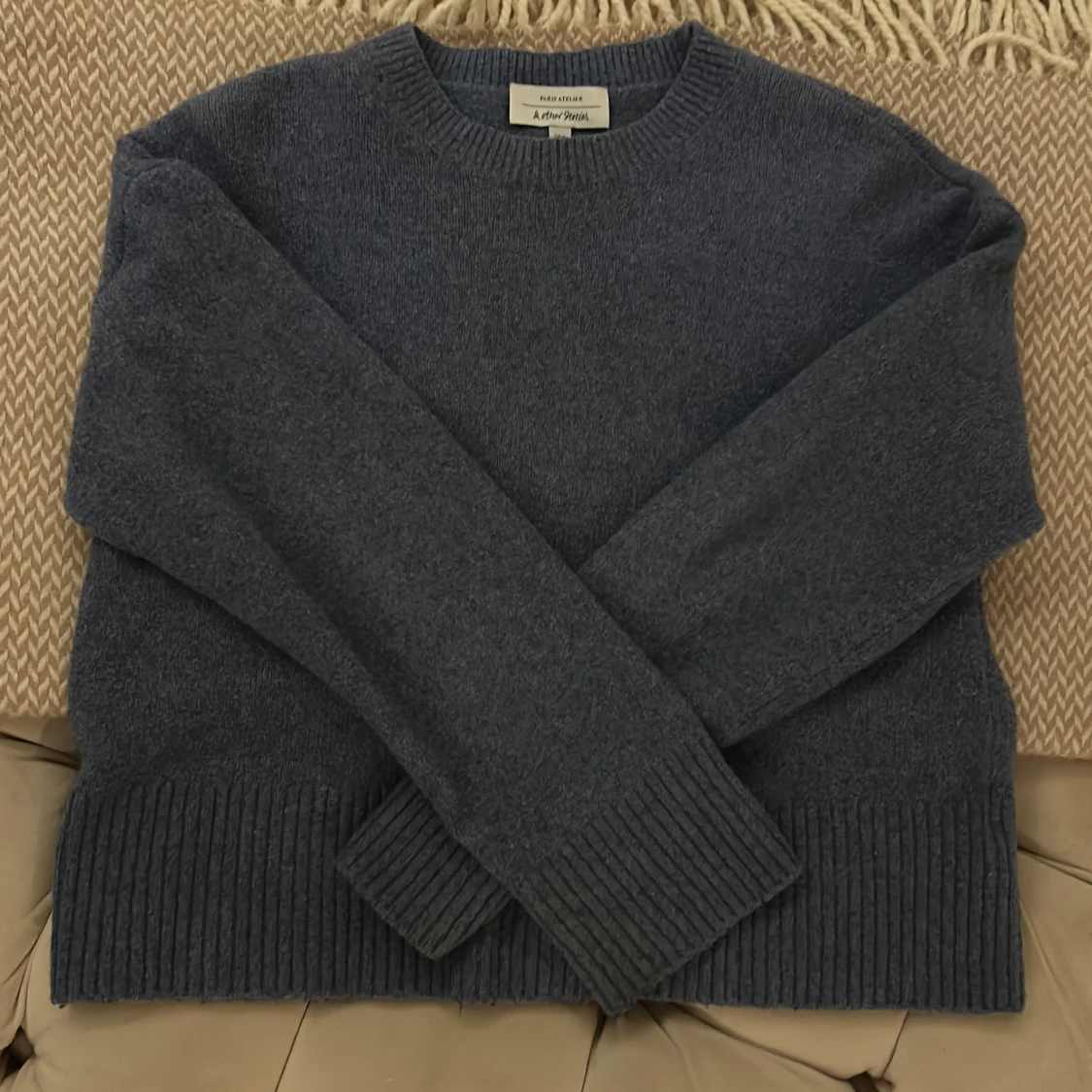 Grå stickad tröja från & Other Stories