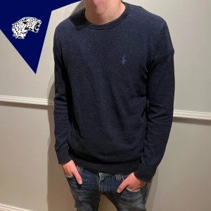 RALPH LAUREN TJOCKTRÖJA - Ralph Lauren tjock tröja | Skick: 8.5/10 | Strl: S | Modellen är 180 cm lång | Hör av dig om du undrar någonting!