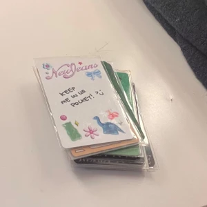 24 random photocards - En stor samling av 24st random photocards från alla möjliga kända k-Pop grupper för 350kr! Inga skador på någon av photocardsen, alla kommer i sleeves